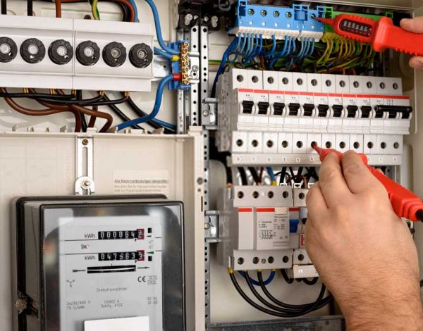 Emergency-Electrician-2 Emergency-Electrician-2